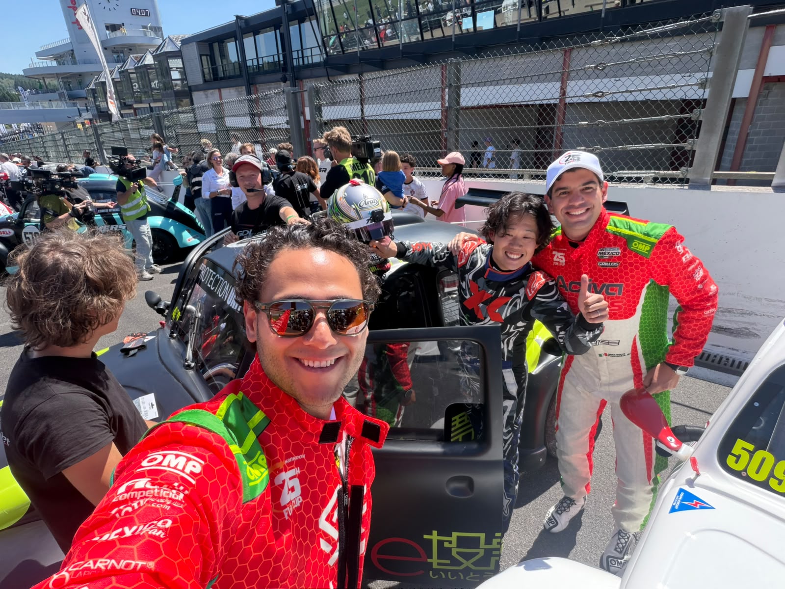 Armando Pagaza y pilotos en la parrilla de Spa